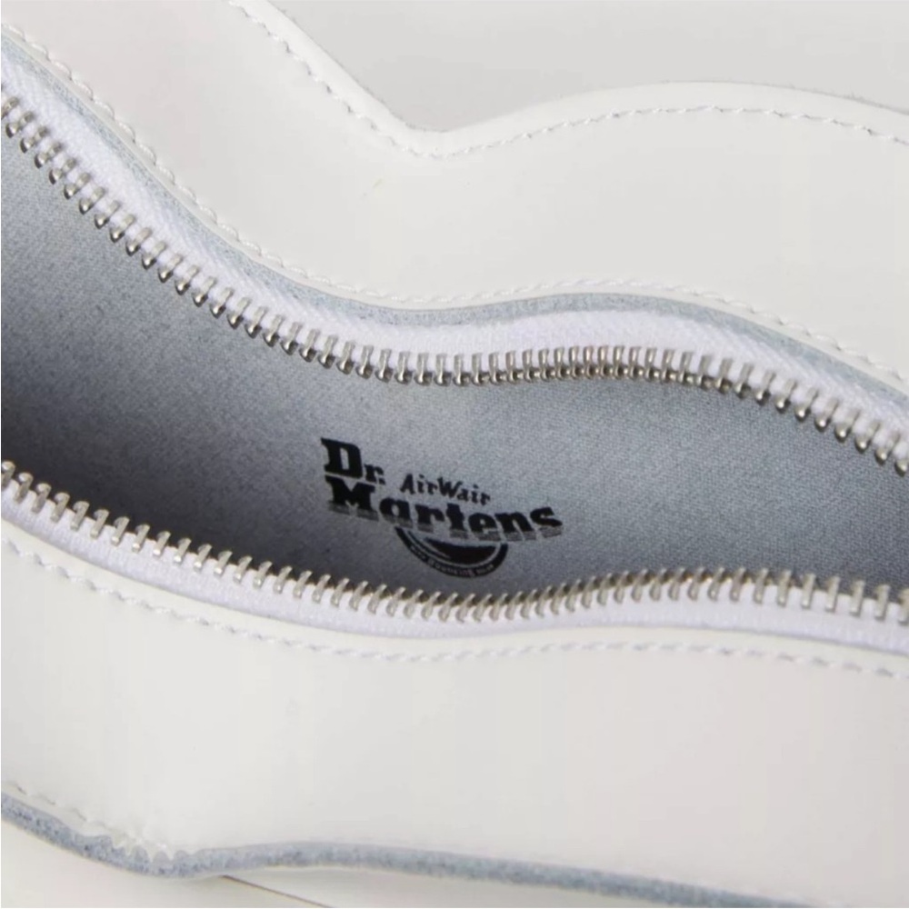 Dr. Martens White Heart Backpack Kiev Leather NWT Rare Sold Out - Picture 6 of 13
